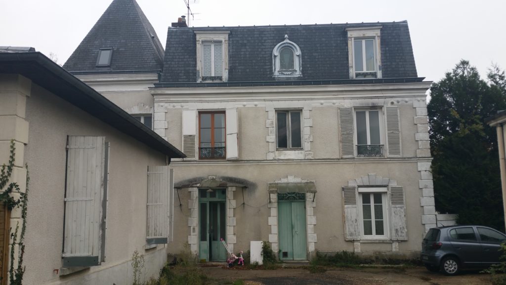 BRUNOY – Une pension de famille – Signature après préemption de la